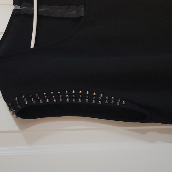 Black shirt with a twist - Picture 2 of 5